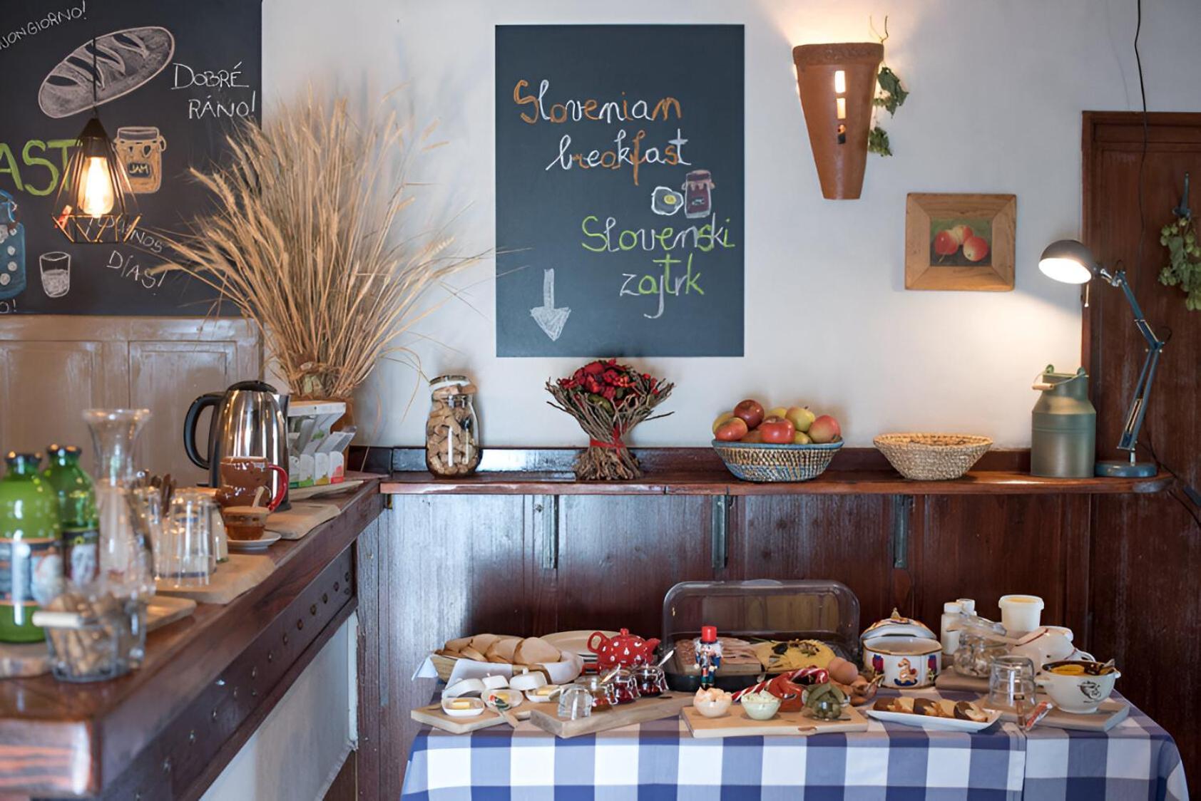 Bed & Breakfast Dvorec Petrovce Ngoại thất bức ảnh